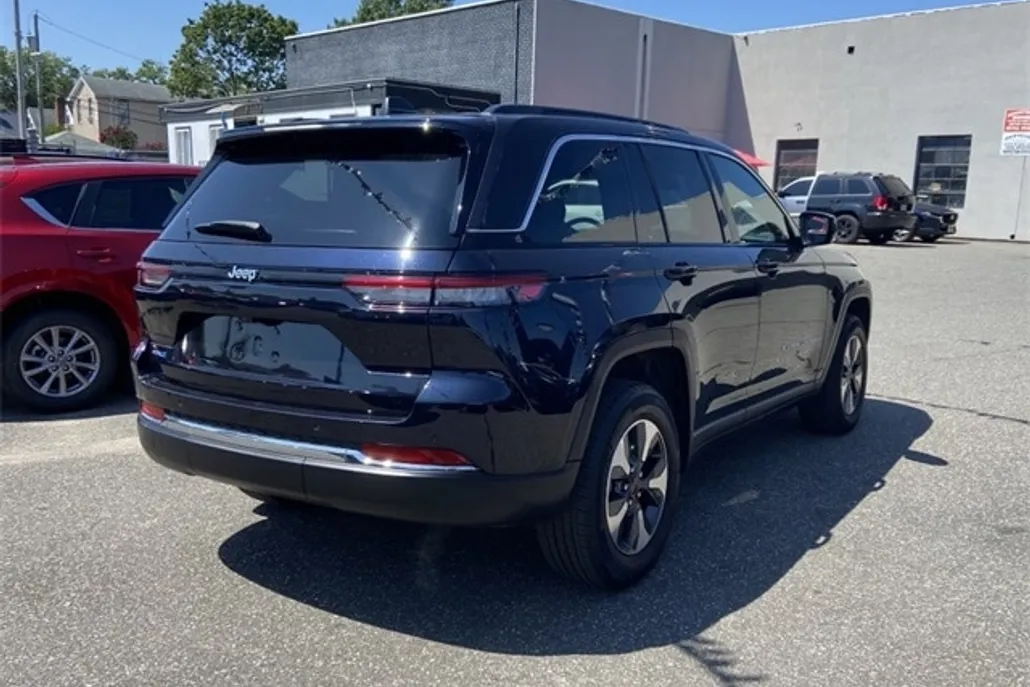 2024 Jeep Cherokee Limited 4xe photo 1