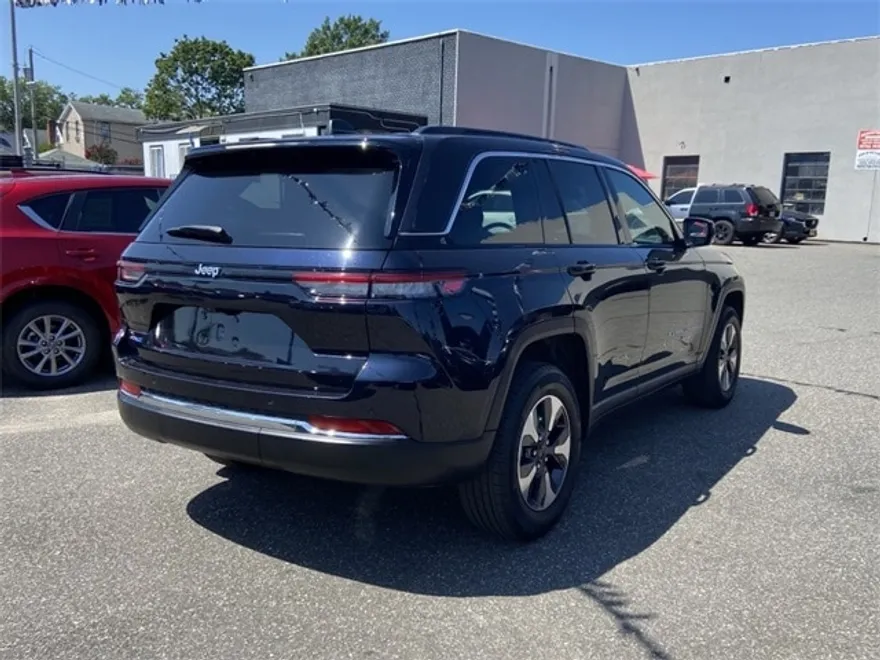 2024 Jeep Cherokee Limited 4xe photo 1