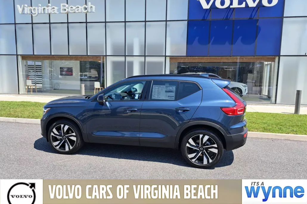 2026 Volvo XC40 photo 1