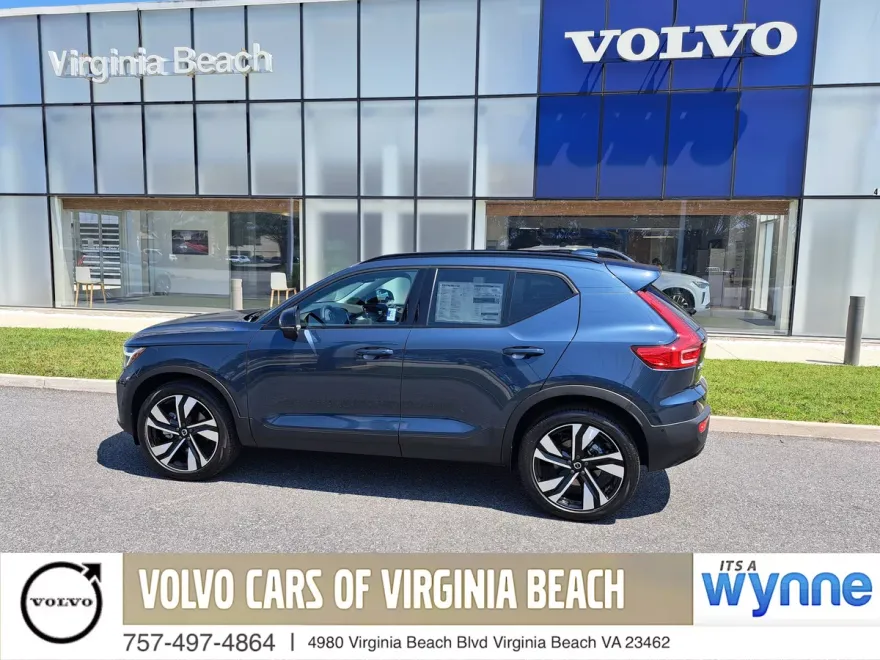 2026 Volvo XC40 photo 1