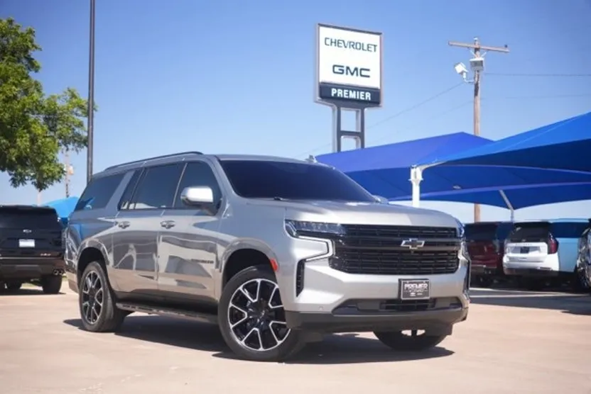 2023 Chevrolet Suburban RST photo 1
