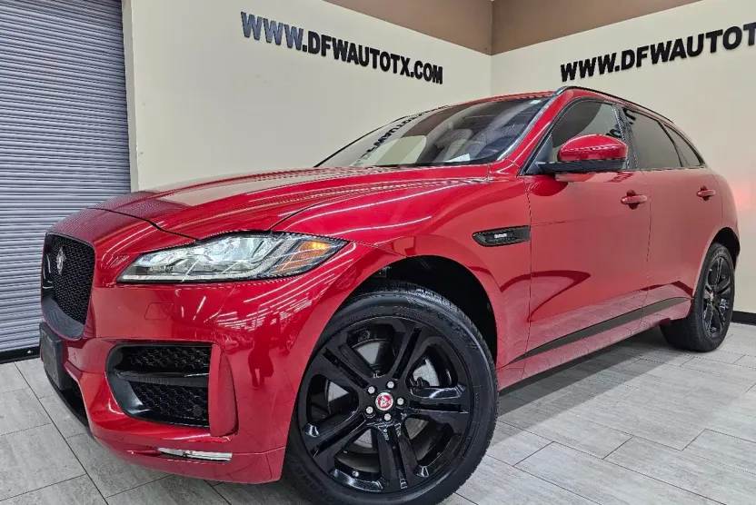 2017 Jaguar F-PACE R-Sport photo 1