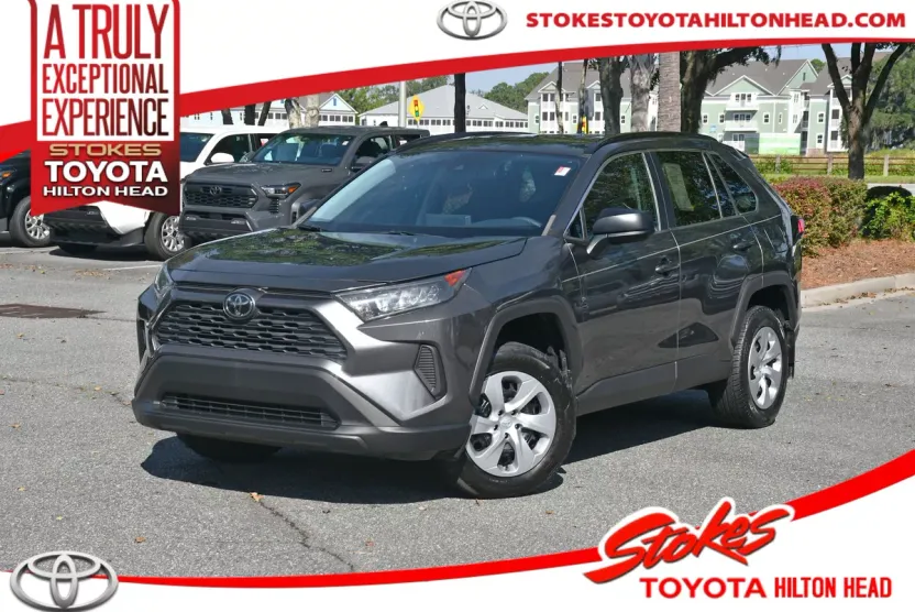 2020 Toyota RAV4 LE photo 1