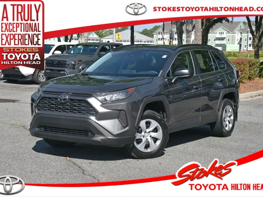 2020 Toyota RAV4 LE photo 1