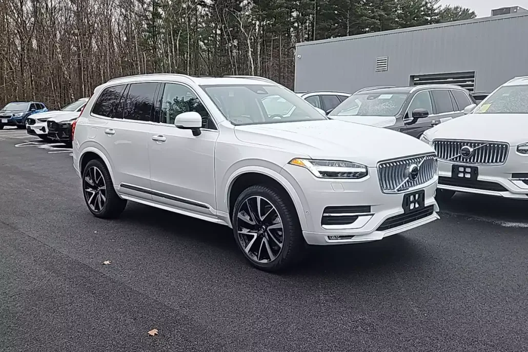 2025 Volvo XC90 Plus photo 1