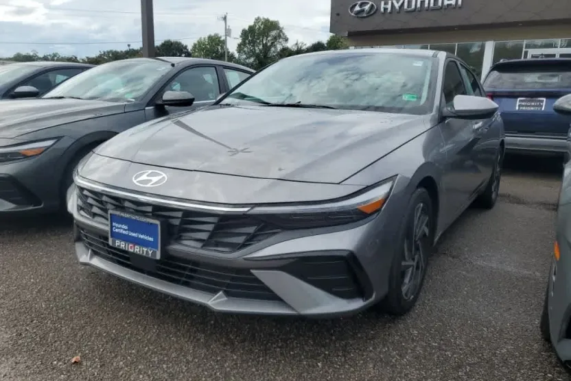 2024 Hyundai Elantra SEL Convenience photo 1