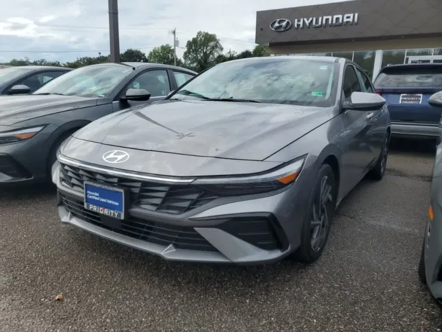 2024 Hyundai Elantra SEL Convenience photo 1