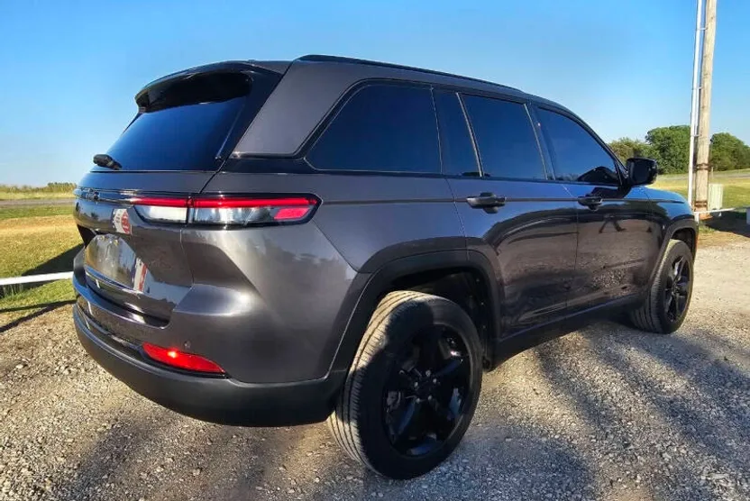 2023 Jeep Grand Cherokee Laredo photo 1
