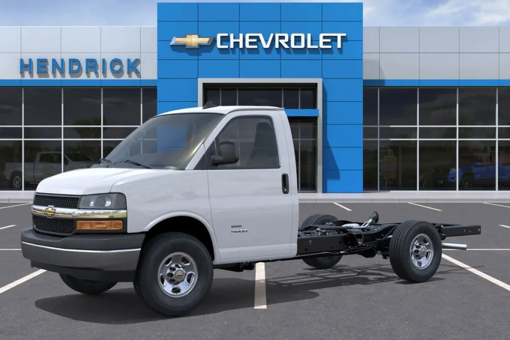 2025 Chevrolet Express Cutaway 3500 photo 1