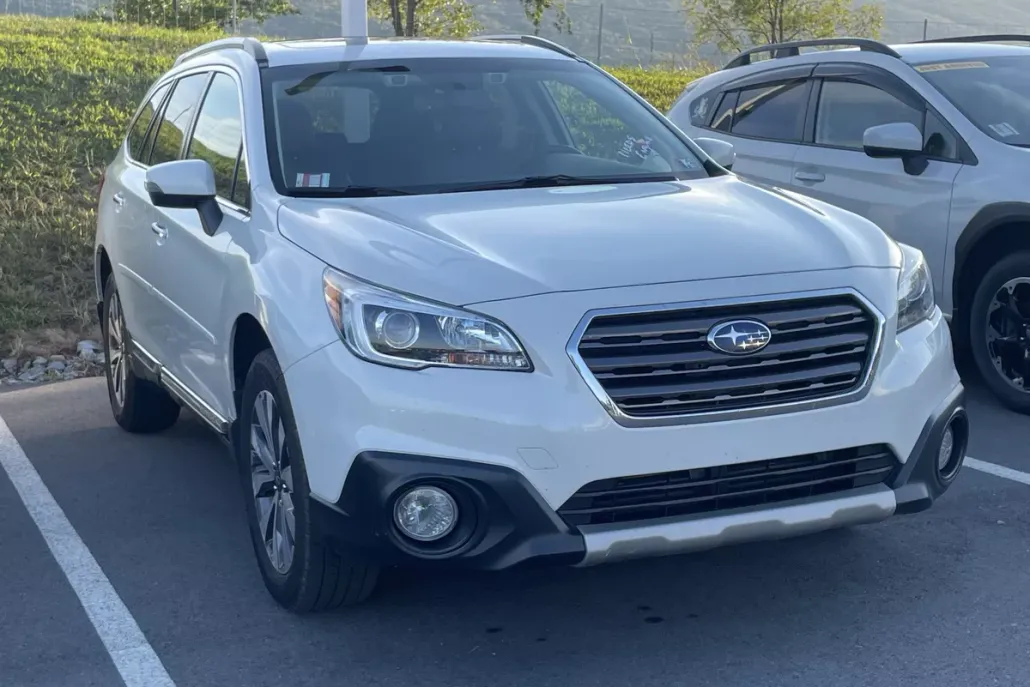 2017 Subaru Outback Touring photo 1