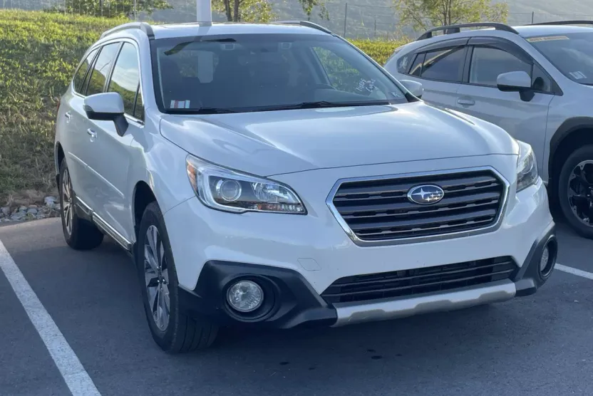 2017 Subaru Outback Touring photo 1