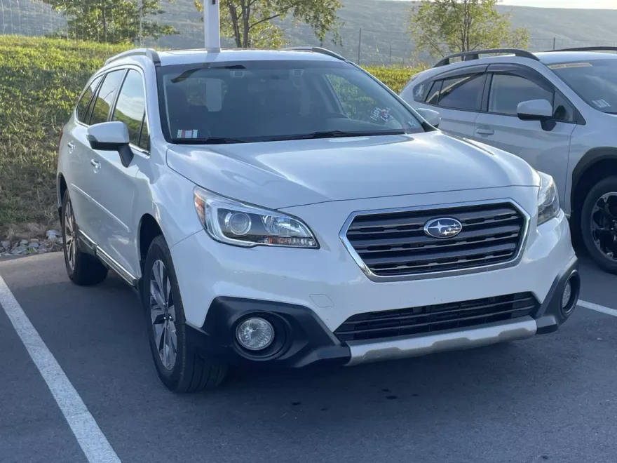 2017 Subaru Outback Touring photo 1