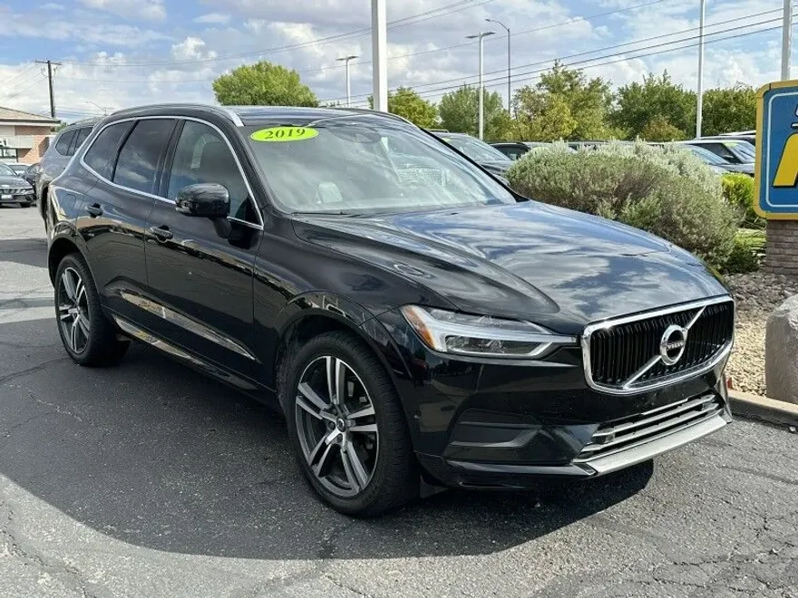 2019 Volvo XC60 T5 Momentum photo 1