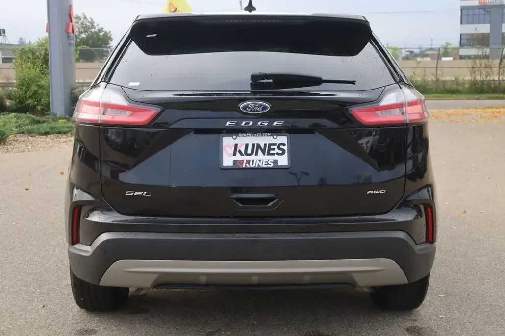 2023 Ford Edge SEL photo 1