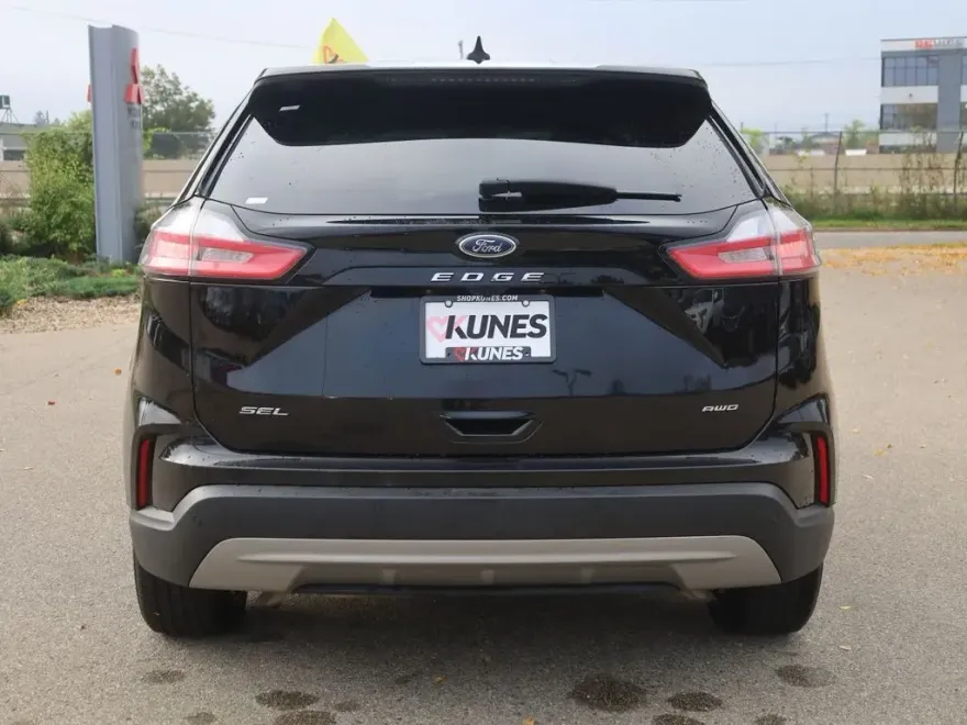 2023 Ford Edge SEL photo 1