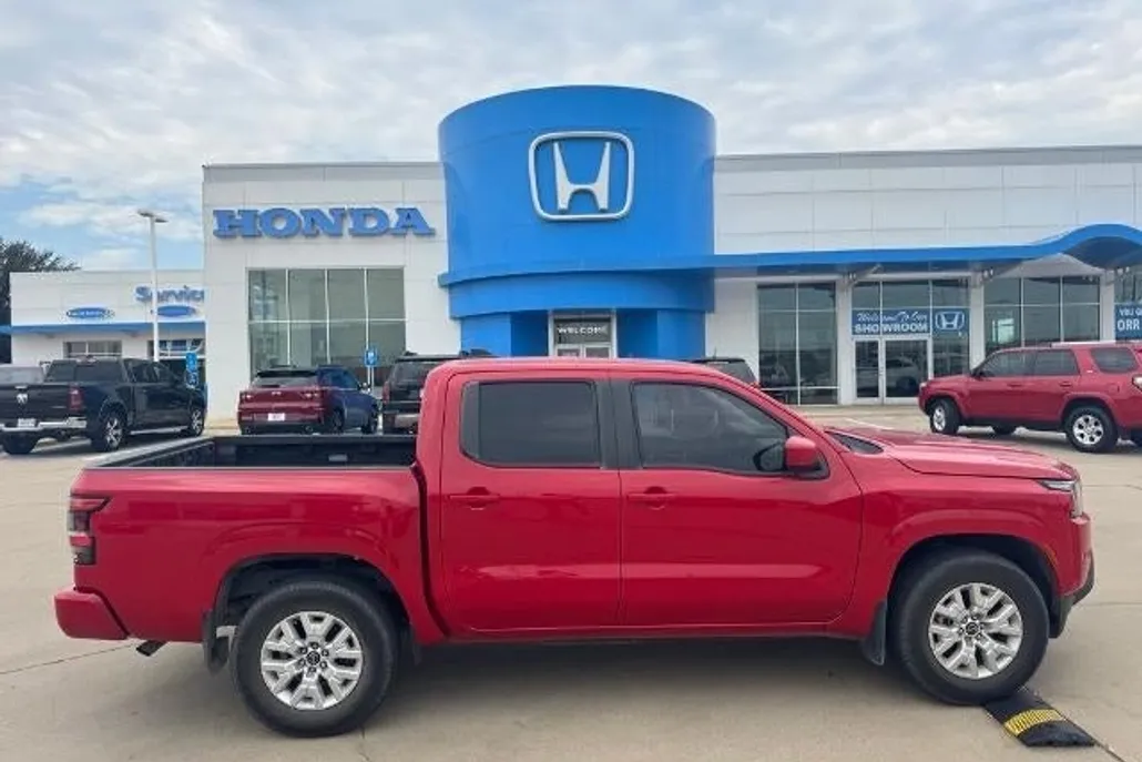 2022 Nissan Frontier Crew Cab SV photo 1