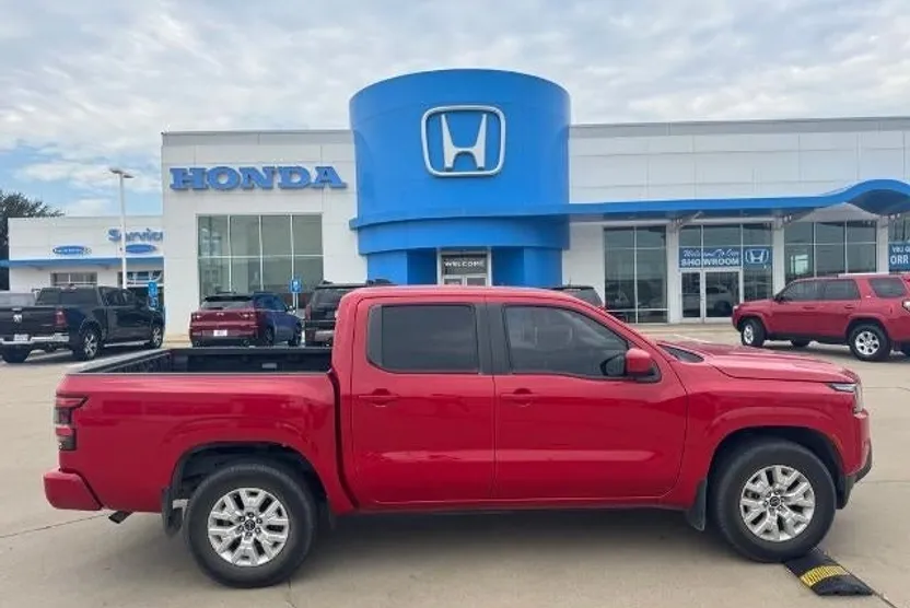 2022 Nissan Frontier Crew Cab SV photo 1