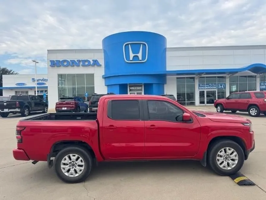 2022 Nissan Frontier Crew Cab SV photo 1