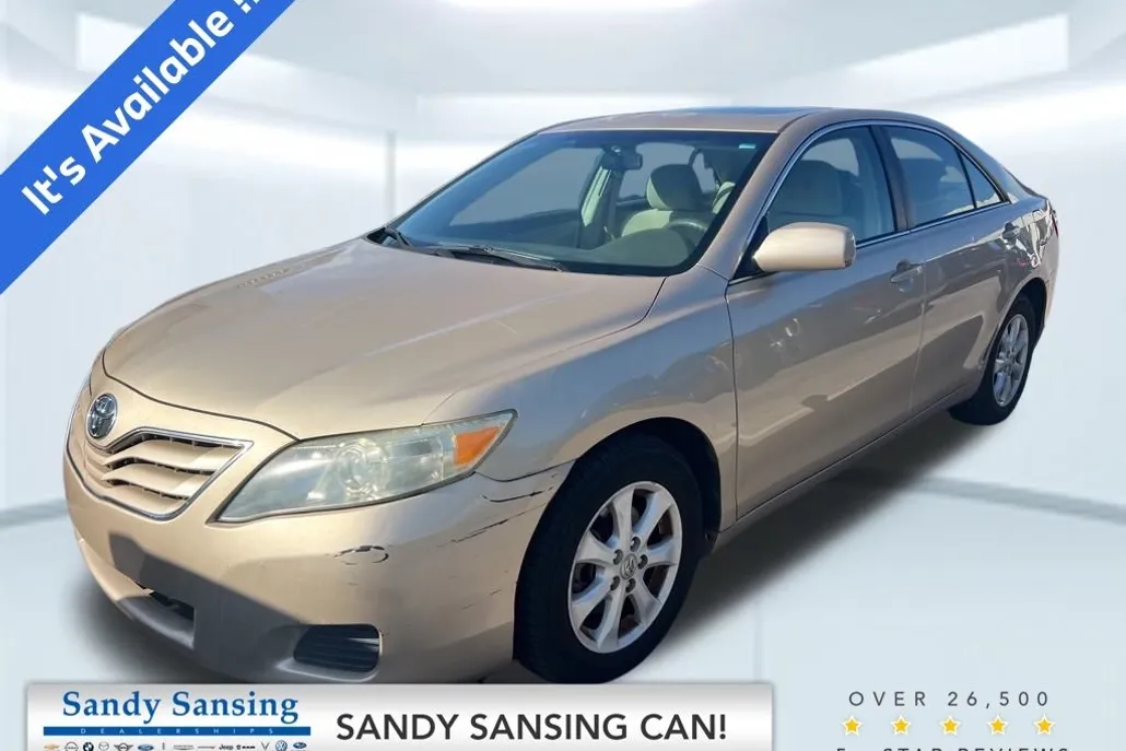 2011 Toyota Camry LE photo 1