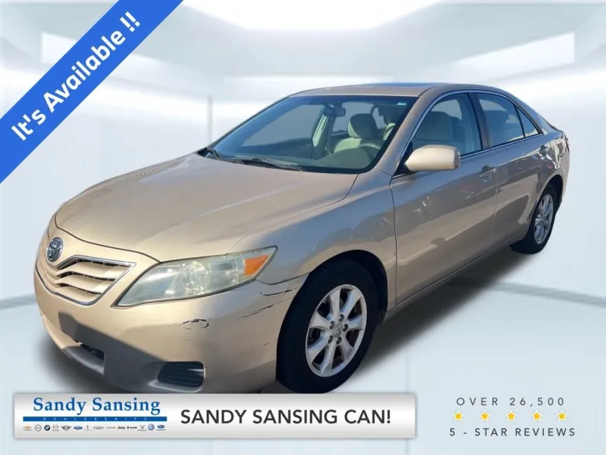 2011 Toyota Camry LE photo 1