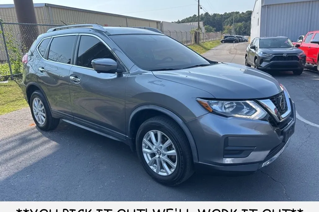 2018 Nissan Rogue SV photo 1