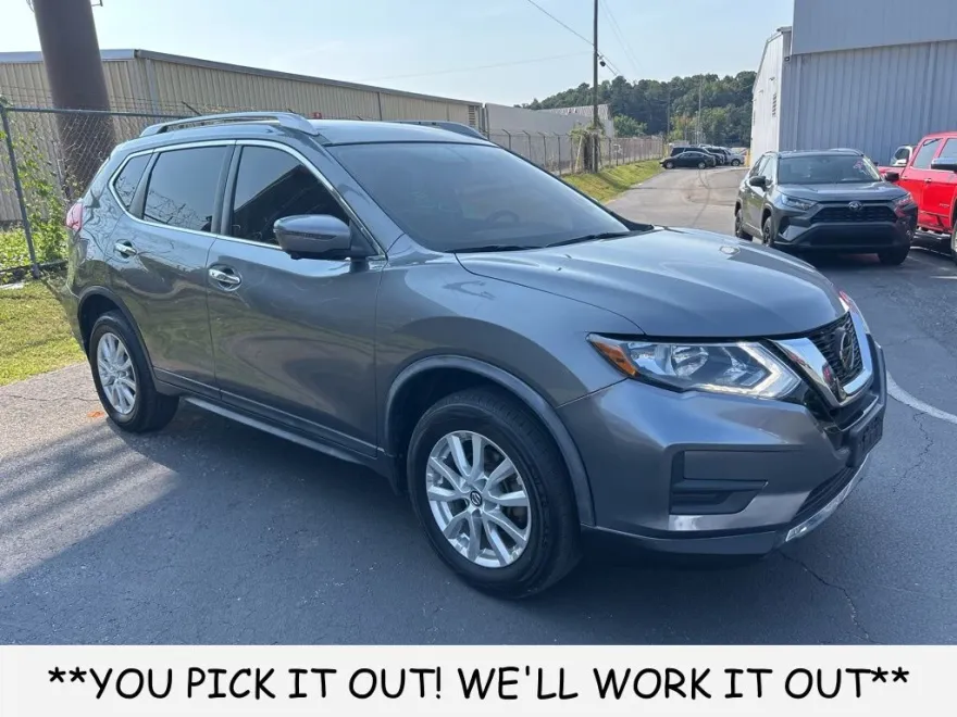 2018 Nissan Rogue SV photo 1