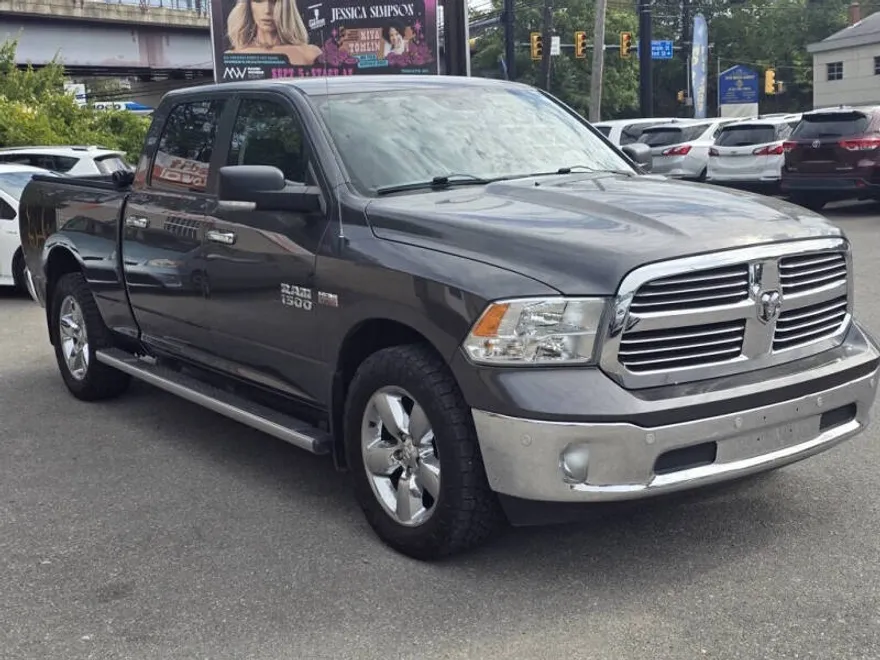 2016 Ram 1500 SLT photo 1