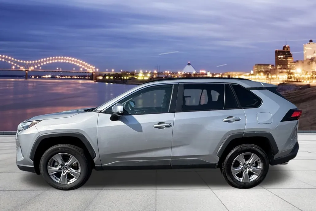 2024 Toyota RAV4 XLE photo 1