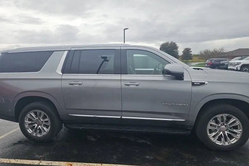 2023 Gmc Yukon XL SLT photo 1