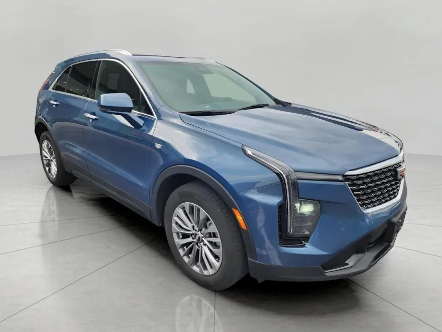 2024 Cadillac XT4 Premium Luxury photo 1