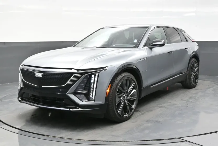2024 Cadillac Lyriq Sport photo 1