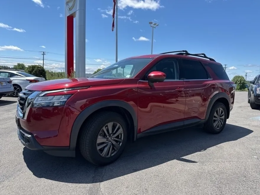 2022 Nissan Pathfinder SV photo 1