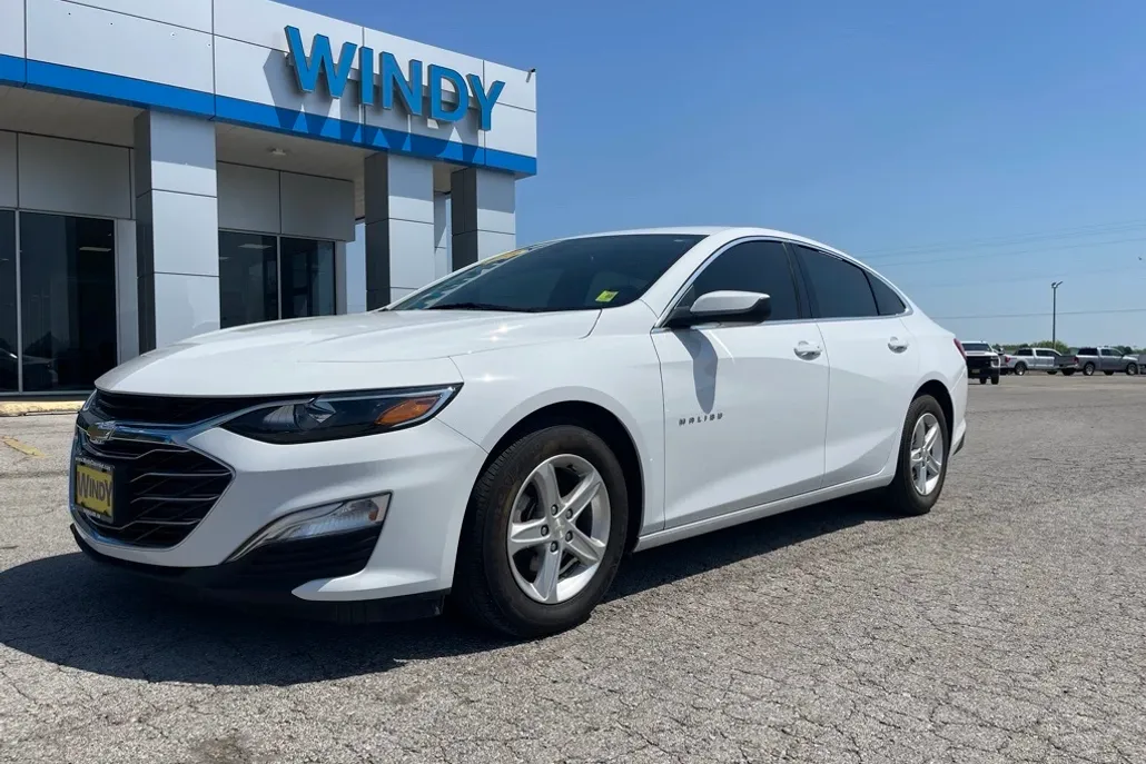 2023 Chevrolet Malibu LS photo 1