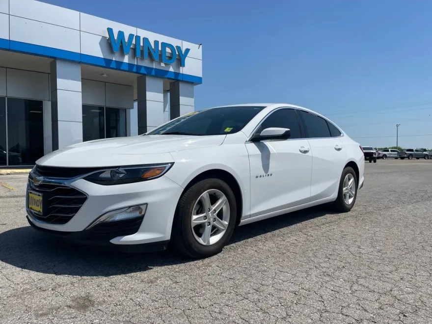 2023 Chevrolet Malibu LS photo 1