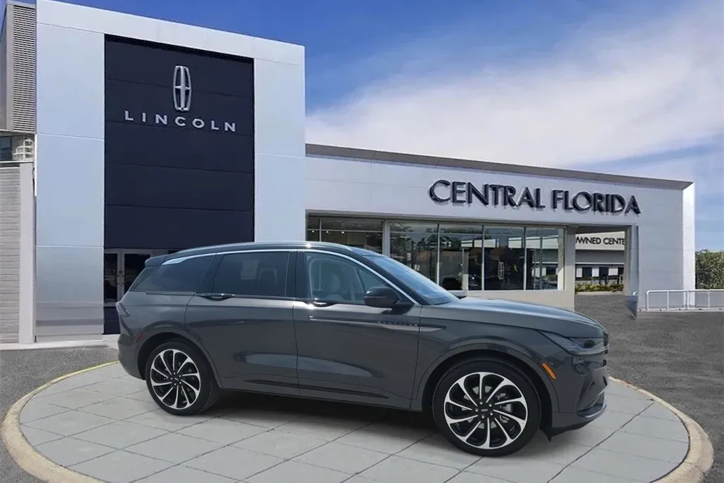 2025 Lincoln Nautilus Black Label photo 1
