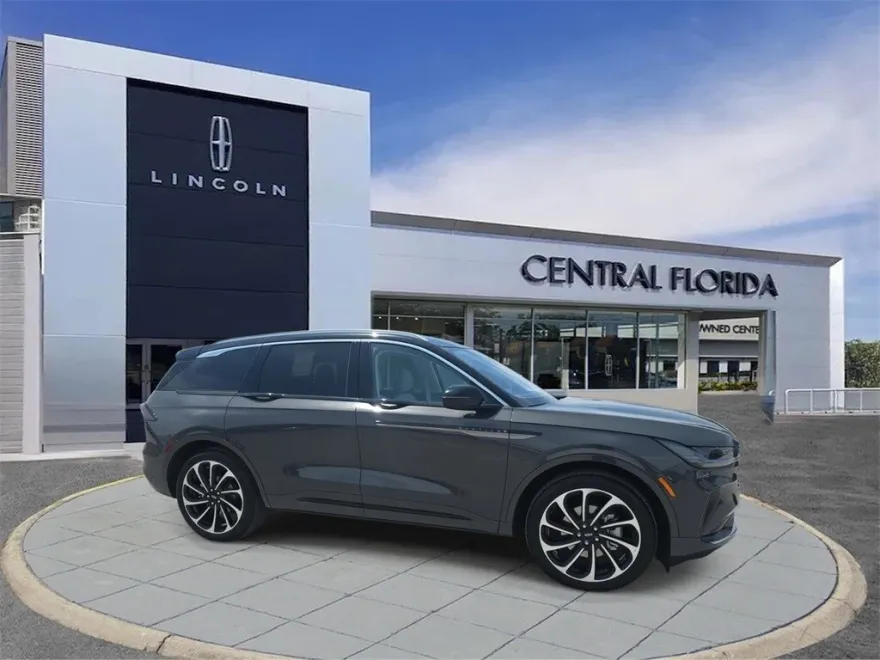 2025 Lincoln Nautilus Black Label photo 1