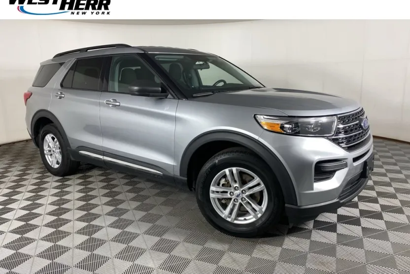 2022 Ford Explorer XLT photo 1