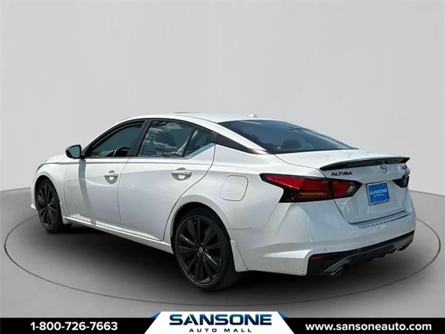 2022 Nissan Altima 2.5 SR photo 5