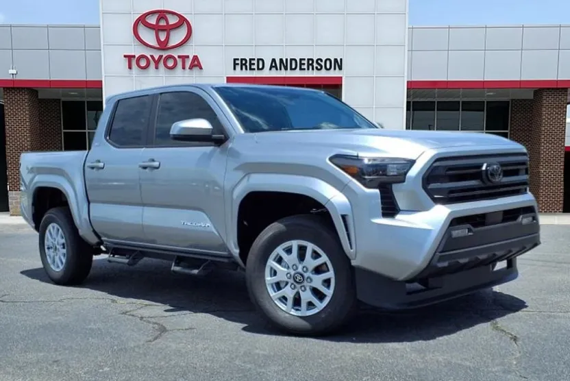 2025 Toyota Tacoma SR5 photo 1