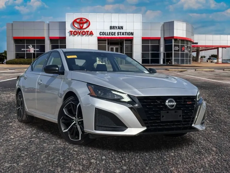2024 Nissan Altima 2.5 SR photo 1