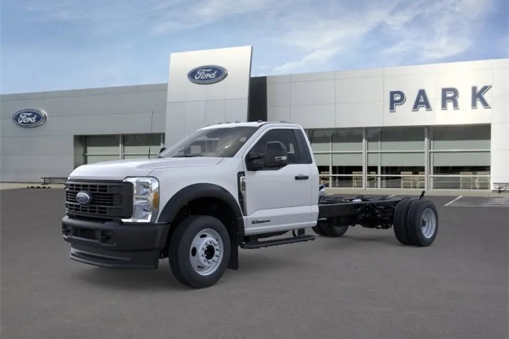 2025 Ford F-550 photo 1