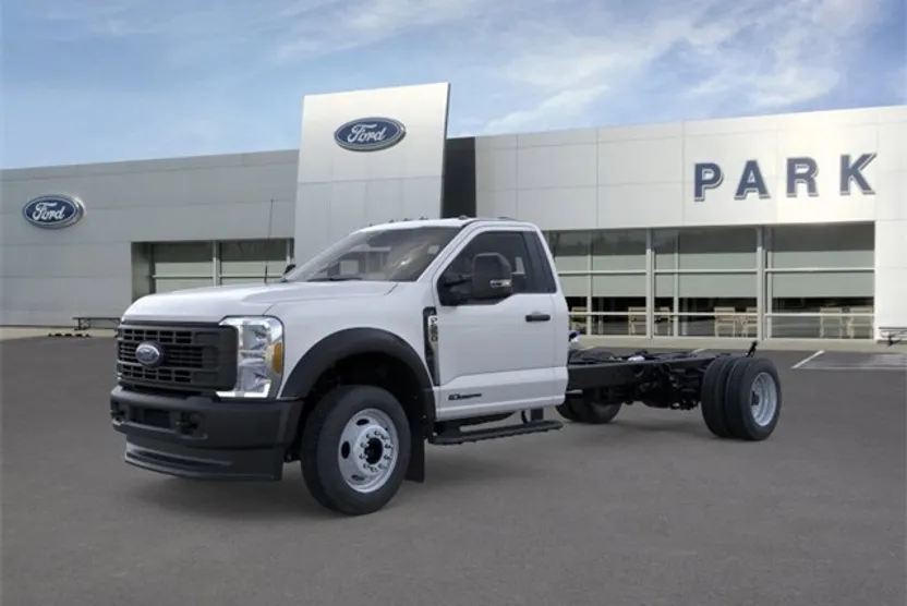 2025 Ford F-550 photo 1