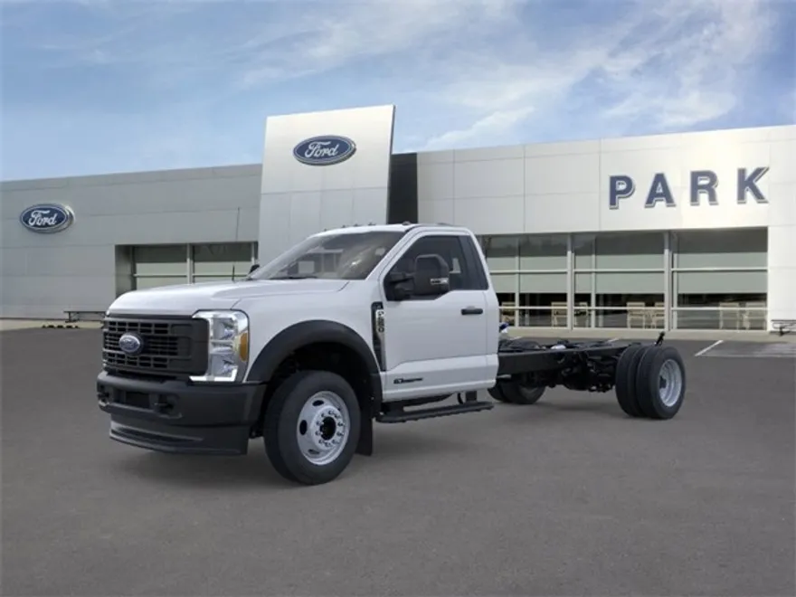 2025 Ford F-550 photo 1
