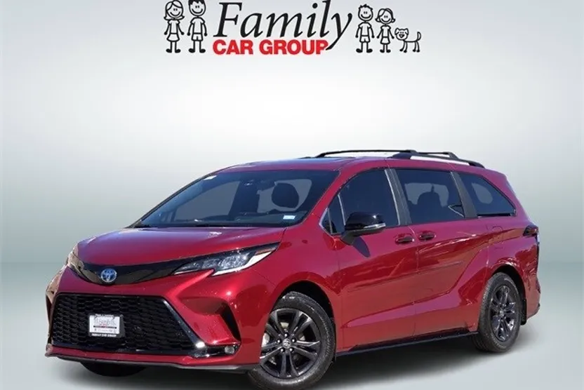 2025 Toyota Sienna XSE photo 1