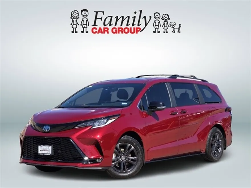 2025 Toyota Sienna XSE photo 1