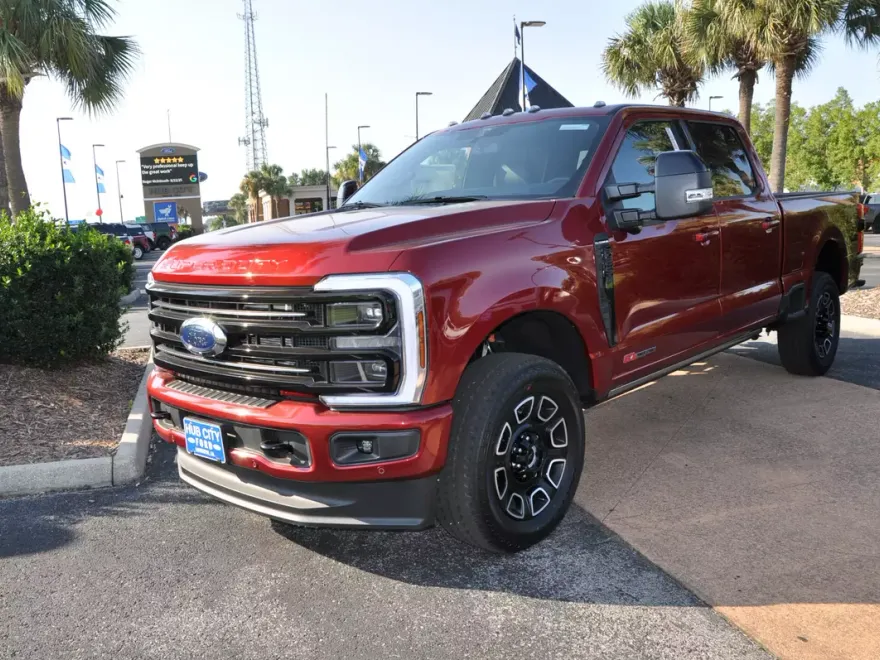 2025 Ford F-250 Platinum photo 1