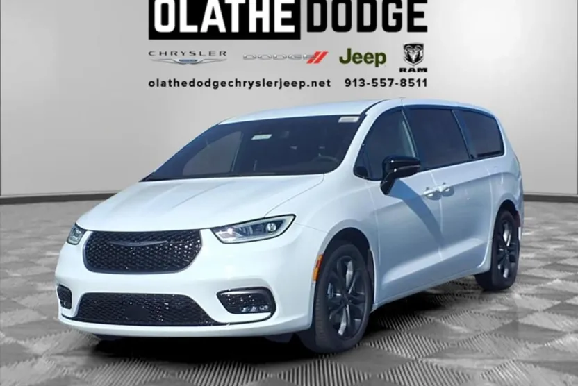 2026 Chrysler Pacifica photo 1