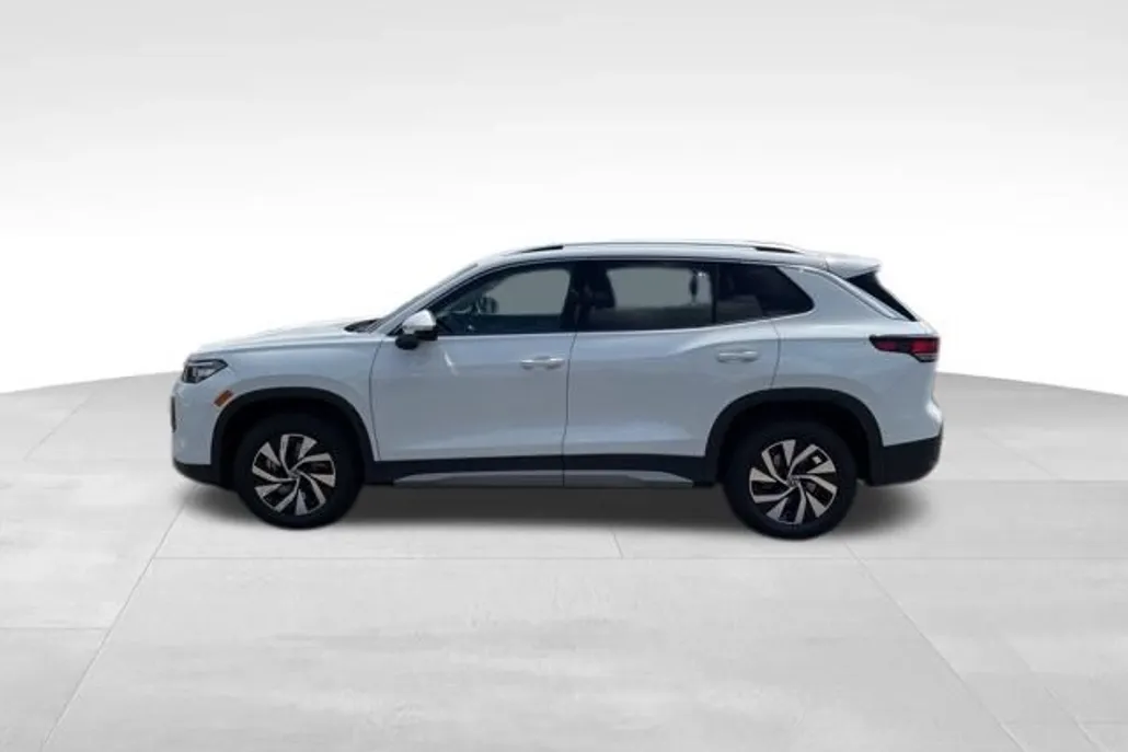2025 Volkswagen Tiguan S photo 1