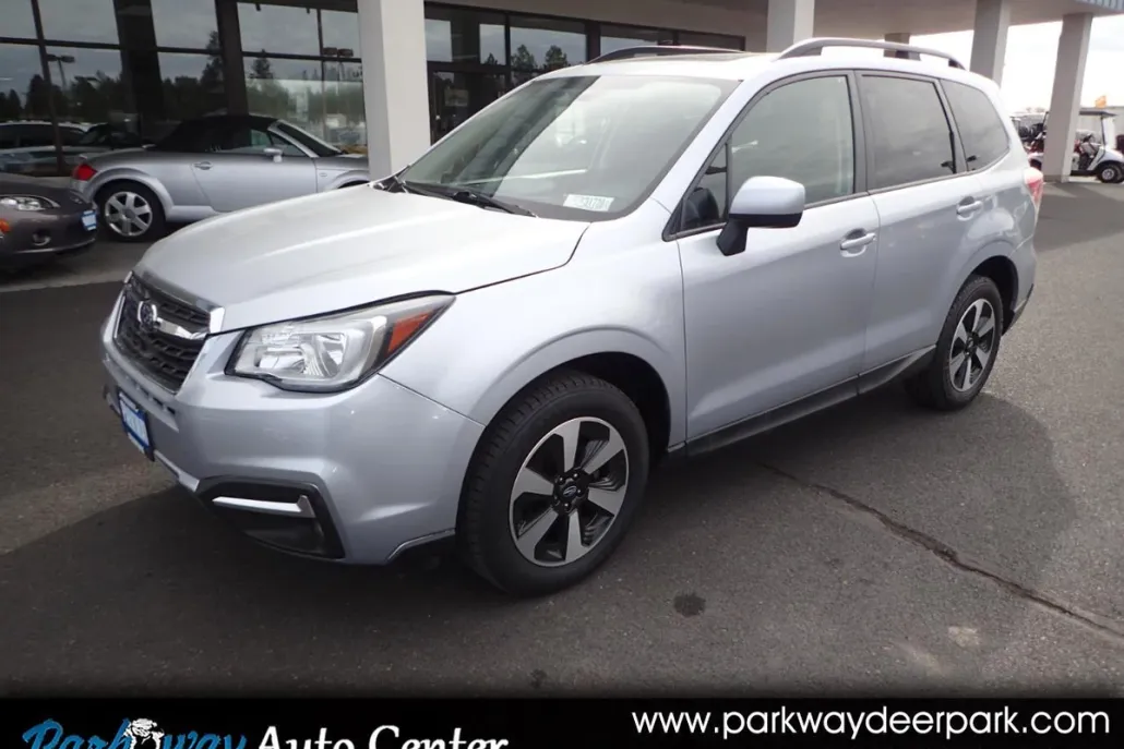 2017 Subaru Forester 2.5i Premium photo 1