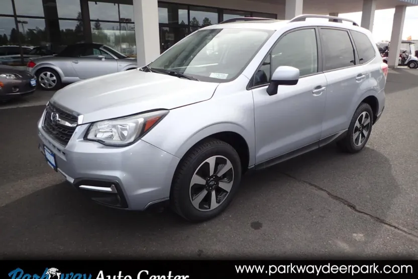2017 Subaru Forester 2.5i Premium photo 1